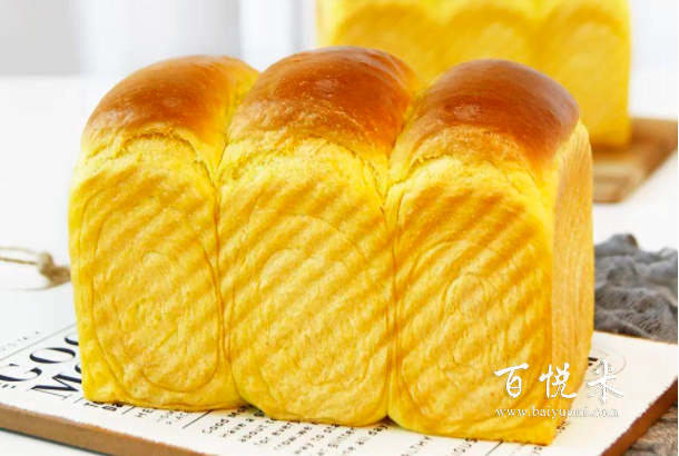 滿滿南瓜風(fēng)味與營養(yǎng)，香香軟軟的南瓜吐司，早餐吃很合適